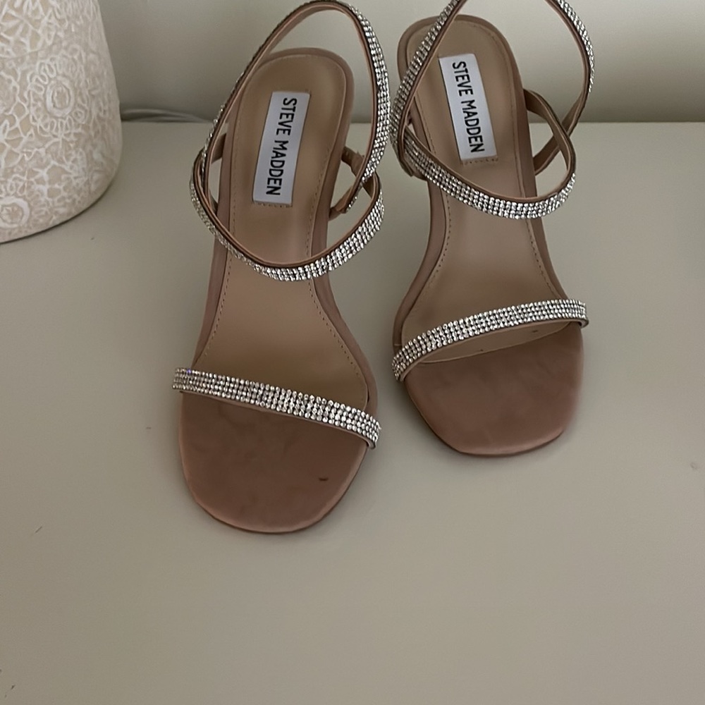 Nwt Steve Madden glittery pumps for an evening out or a formal event size 5